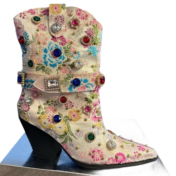 Azalea Wang Diligent Bone boots - 8.5 - Picture 2 of 8